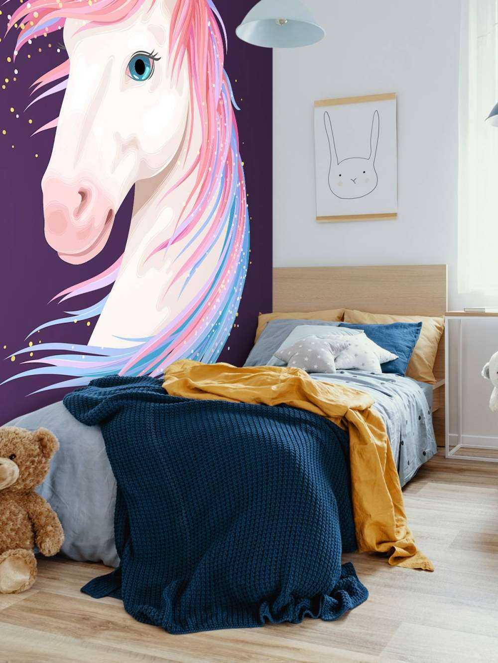 Unicornio con melena de colores