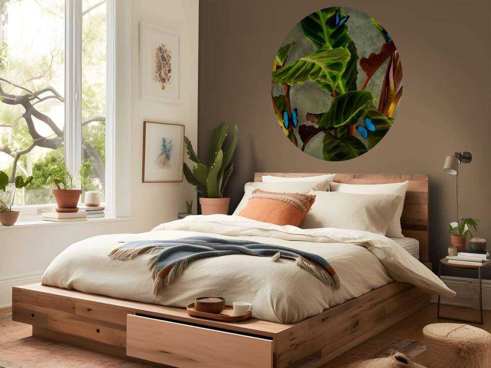 Planta verde con mariposas