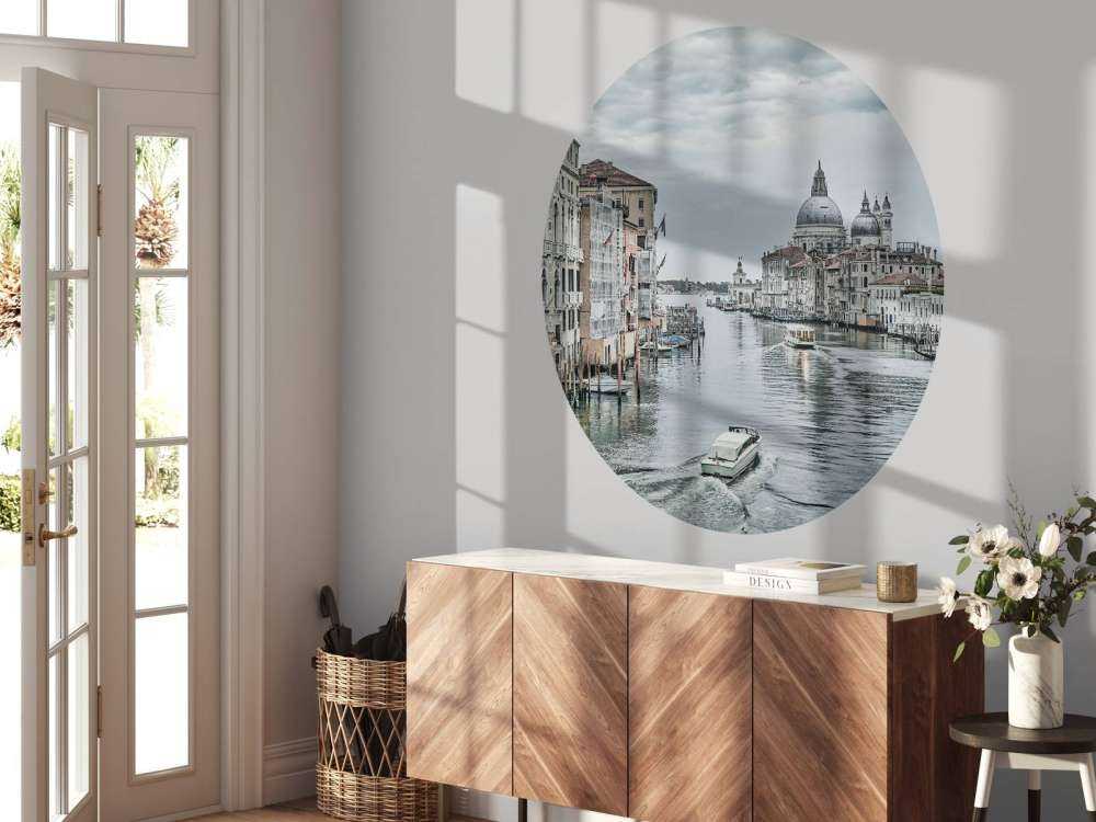 Canal con barcos en Venecia