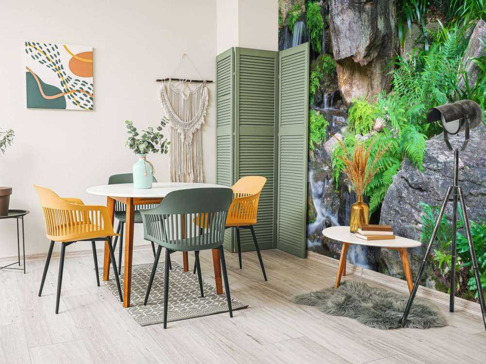 Cascada con plantas tropicales