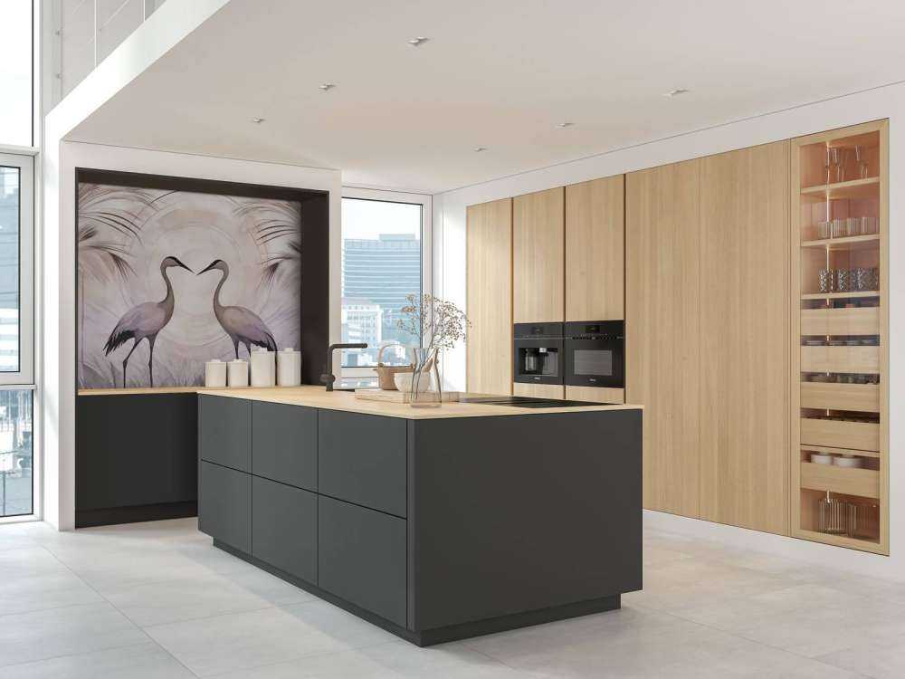 Grúas al atardecer gris