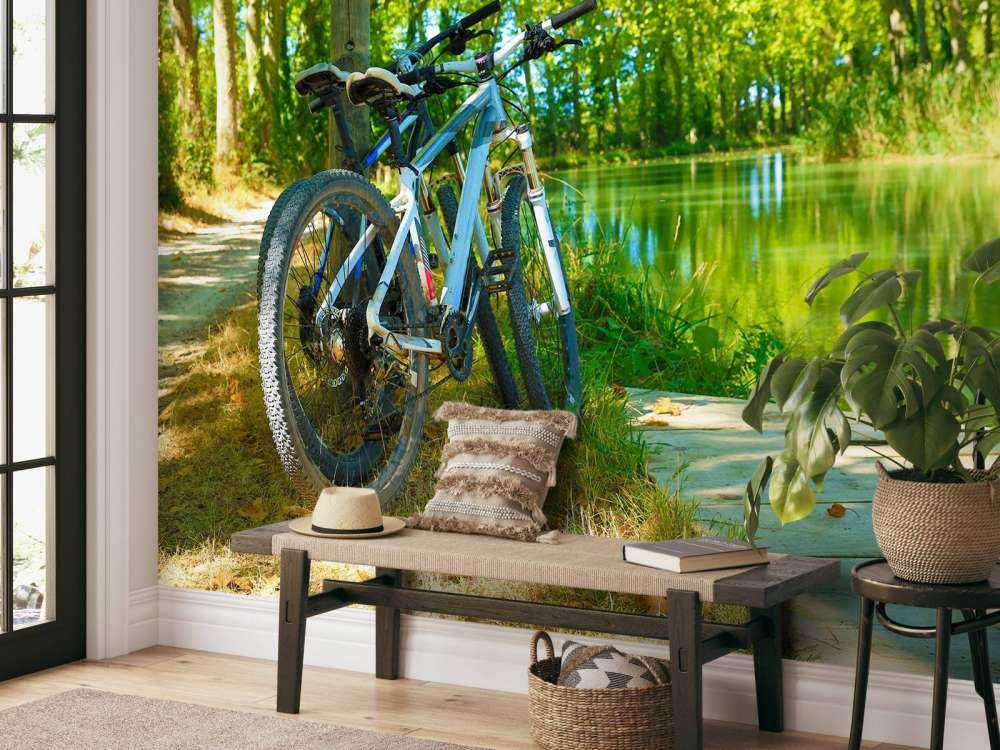 Bicicleta cerca de un río