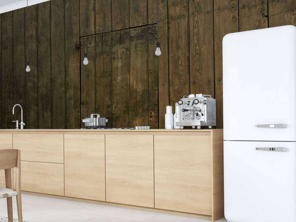 Pared de madera con puerta