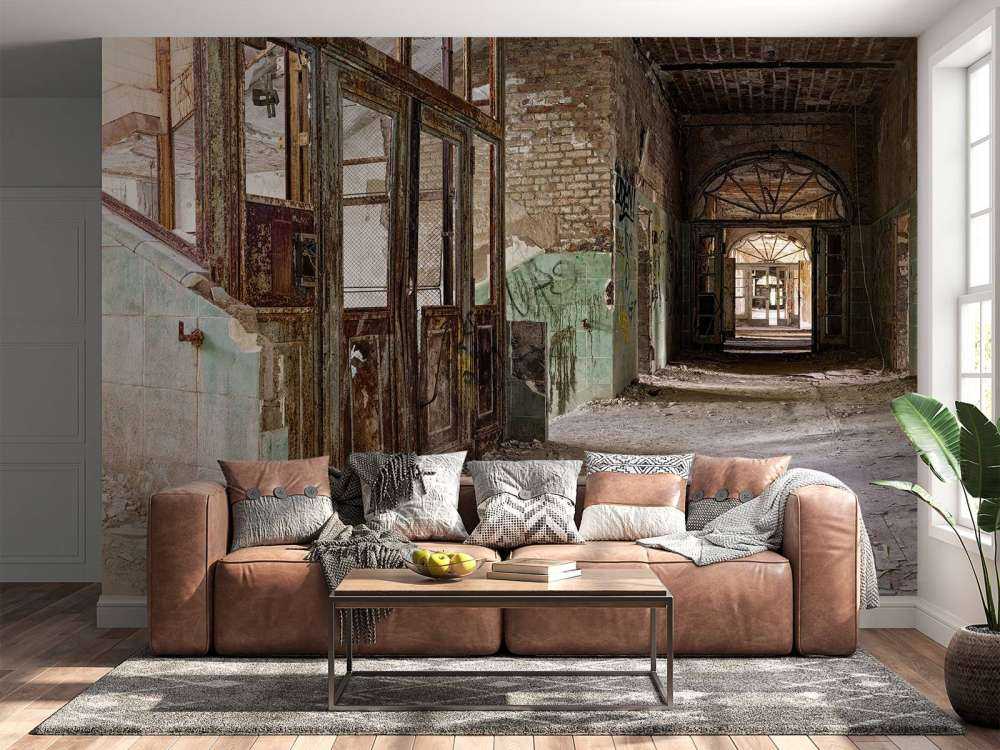 Pozo de la escalera en un edificio abandonado