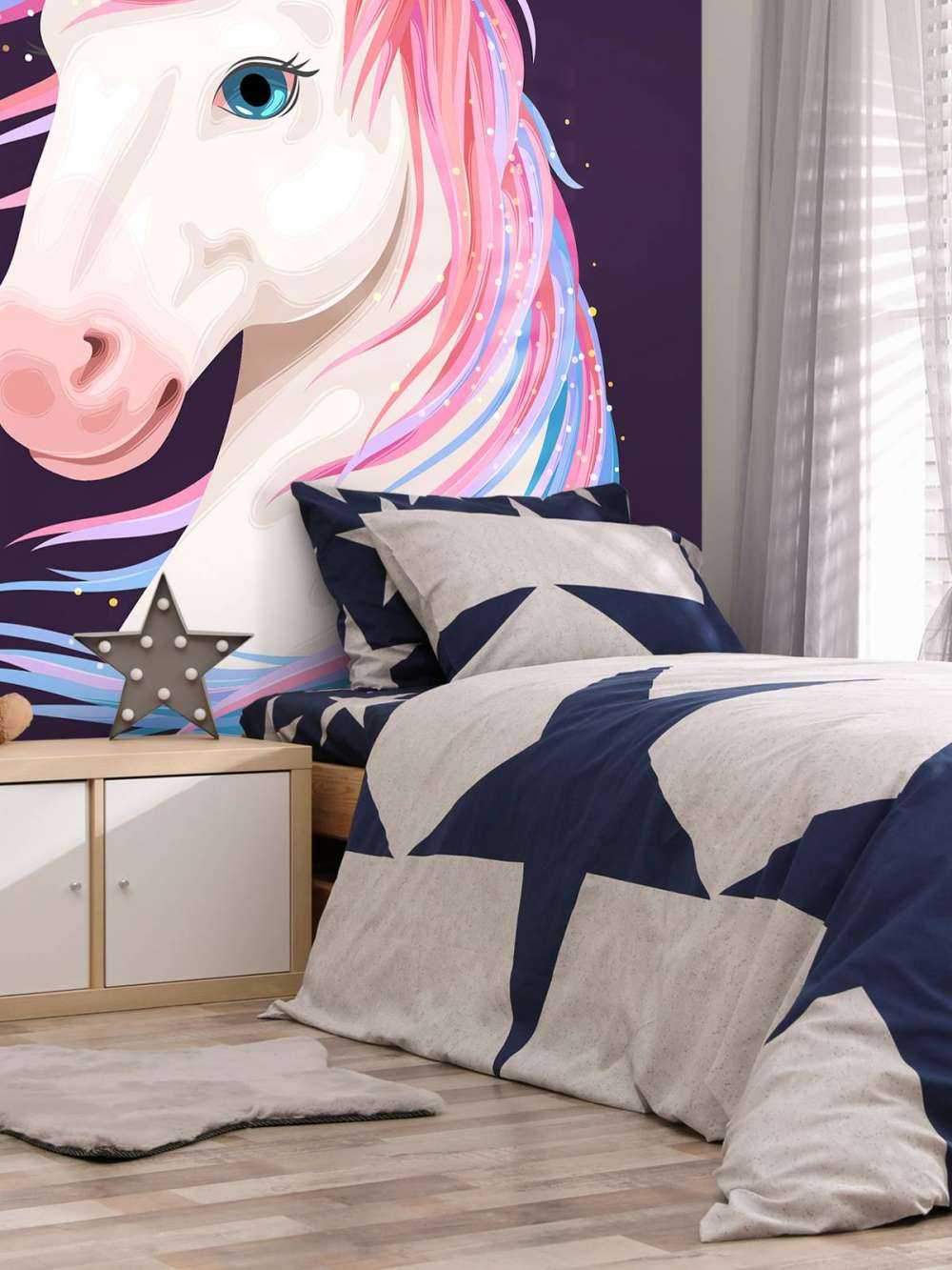 Unicornio con melena de colores