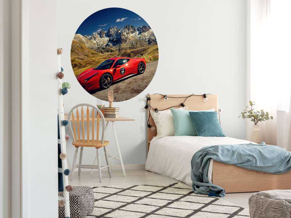 Ferrari 458 con las cumbres alpinas