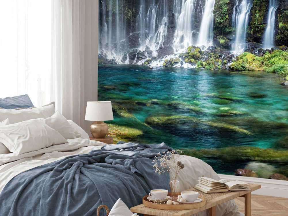 Panorama de la cascada con agua azul turquesa